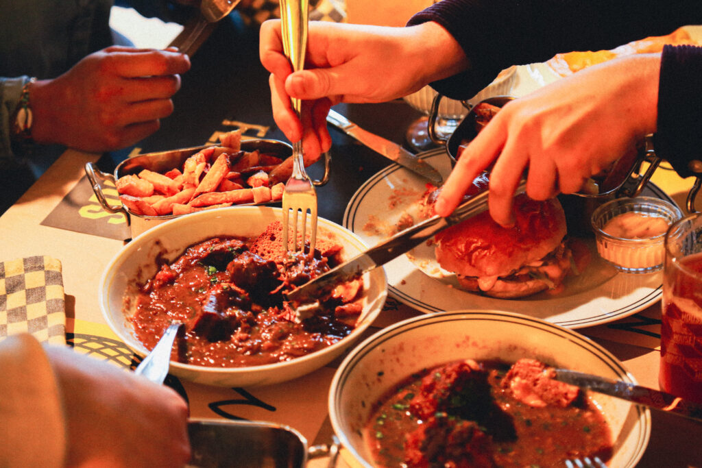 Un repas partagé dans l’estaminet HEIN à Lille