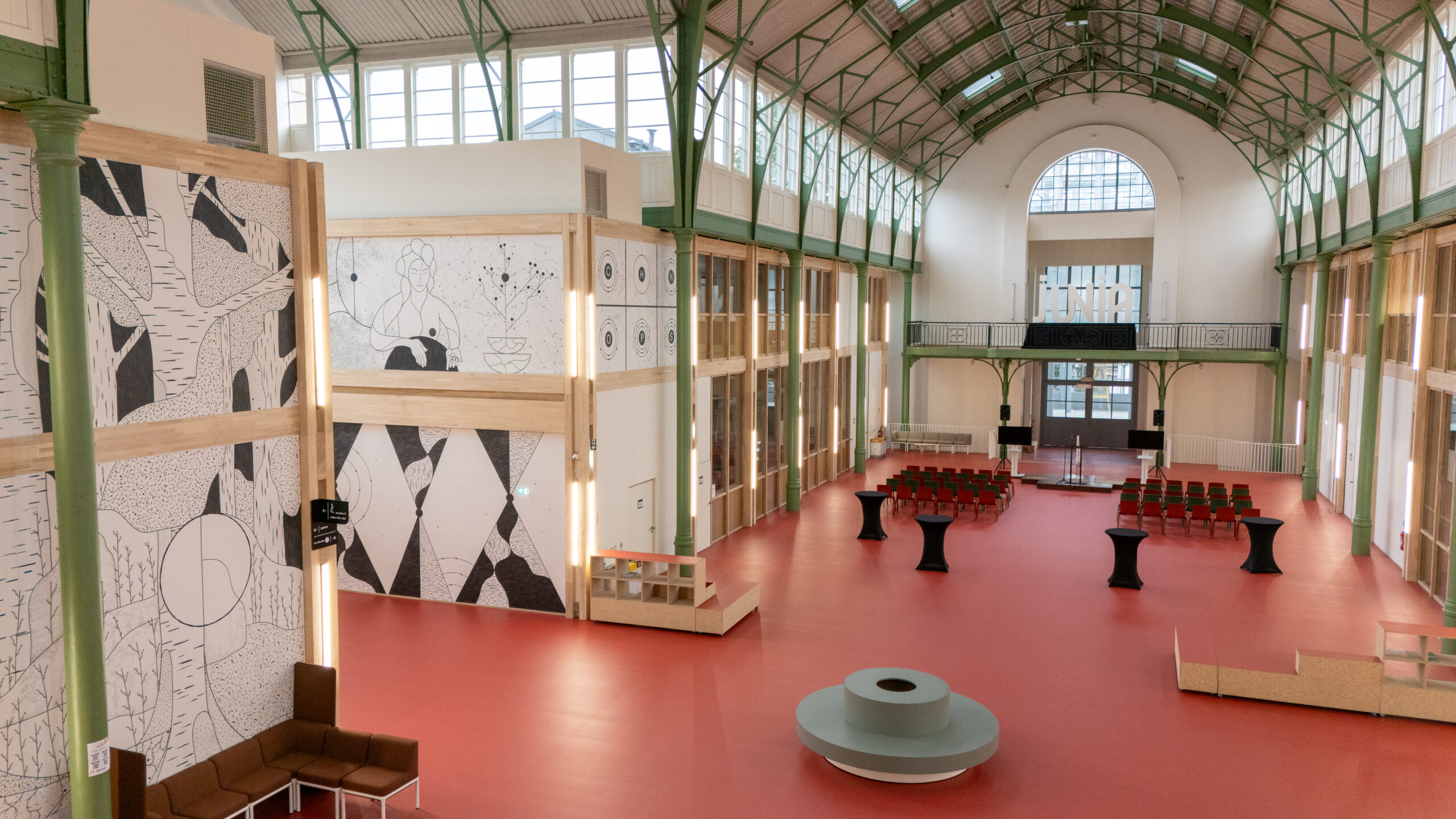 La grande Nef du Palais Rameau – JUNIA, avec sa charpente verte et ses grandes verrières